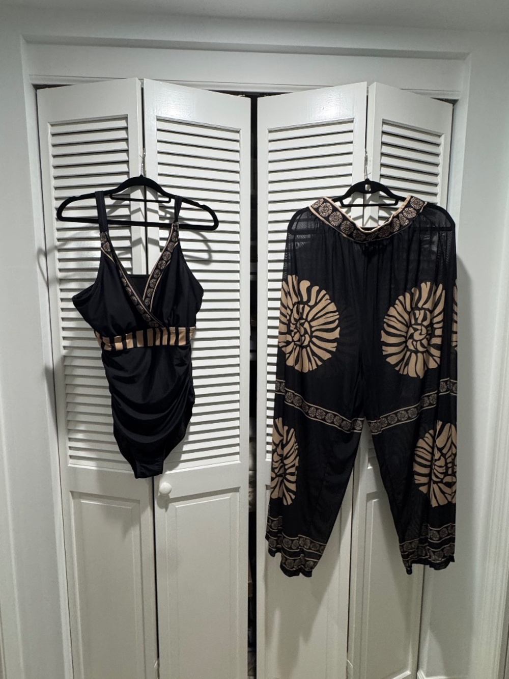 NEVER WORN Geometric print two piece swimsuit US 12 - Picture 2 of 8